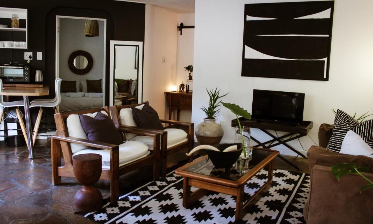 Alluring Self Catering 2 Bedroom Villa At Bokmakierie Villas Windhoek Exterior foto